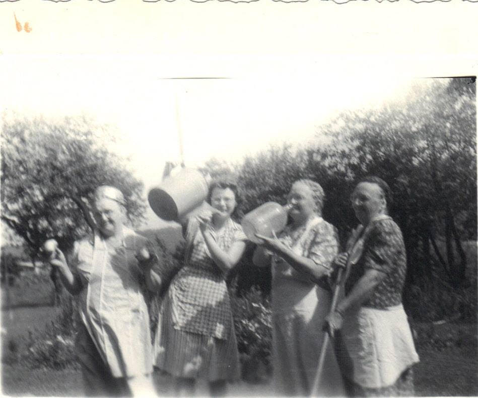 Odana’s family: Odana Dora (her grandmother), her mother Alberta, and her aunts posing for photos while harvesting to make wine.